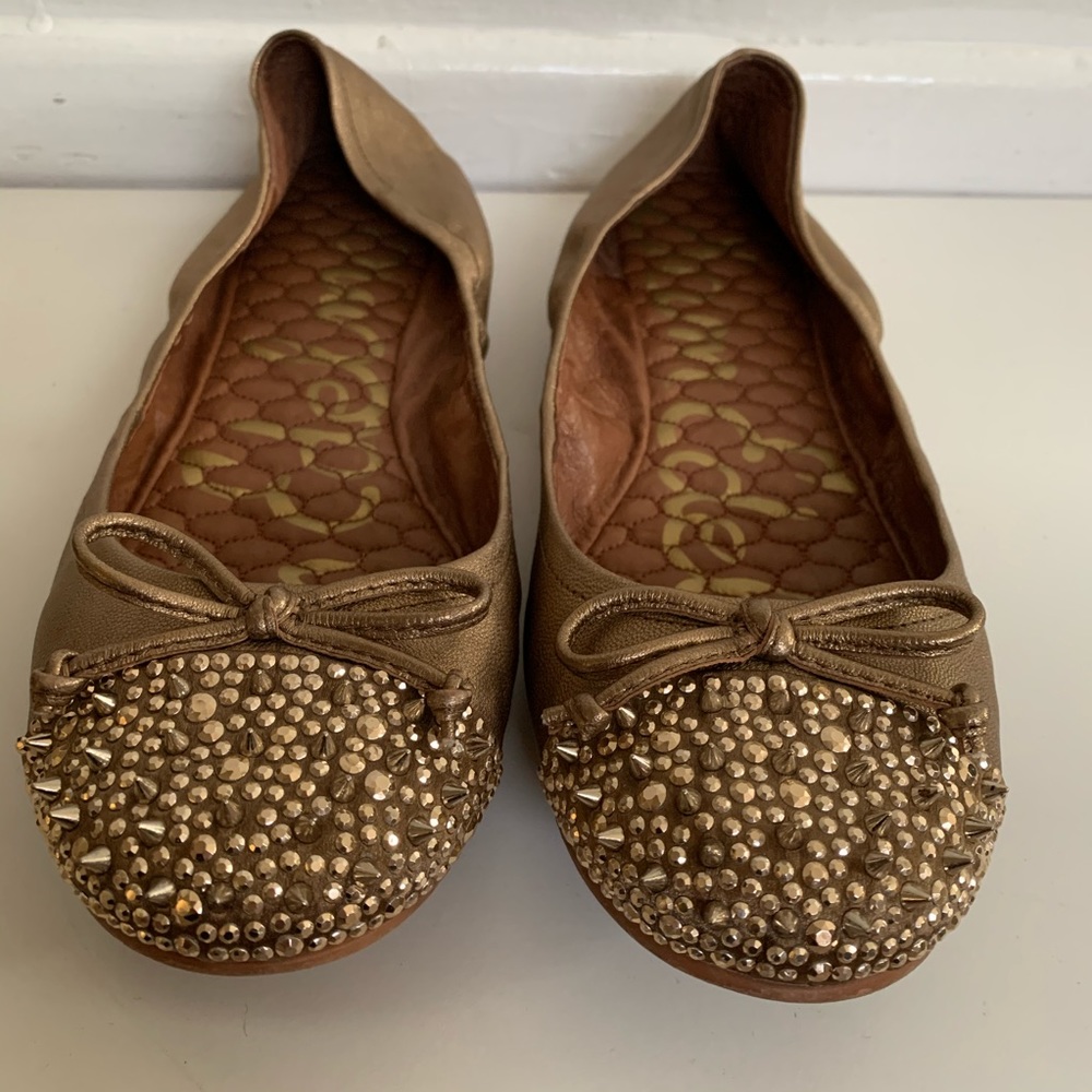 Adorable ballerina flats with studs